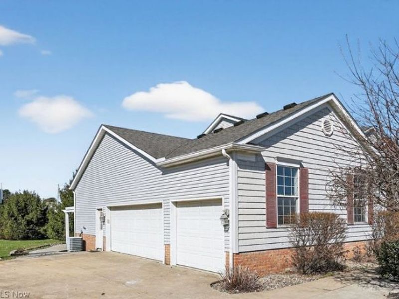 6740 Bridgestone Circle NE, Canton, OH 44721 Photo 3