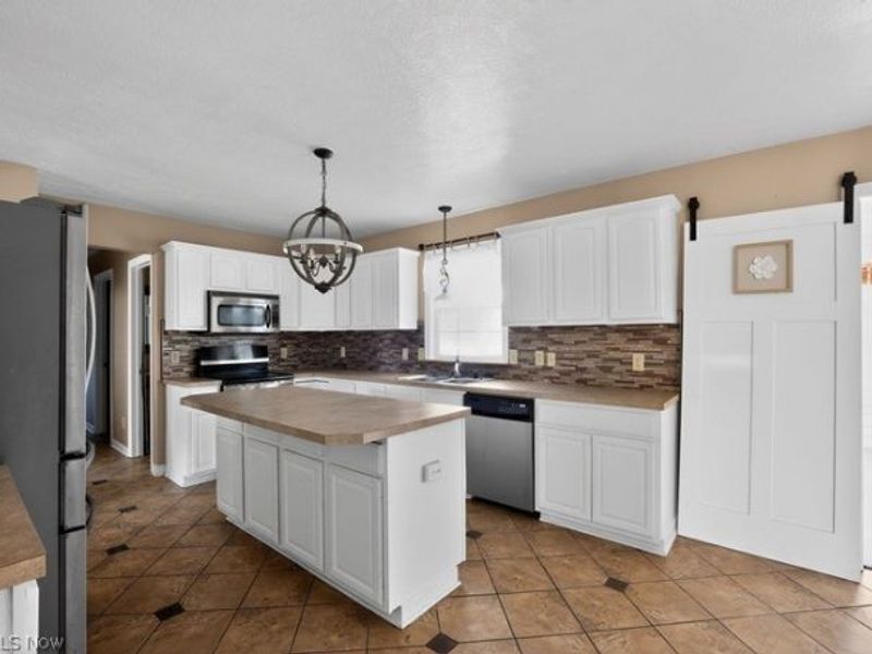 6740 Bridgestone Circle NE, Canton, OH 44721 Photo 8