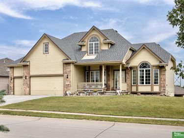 2004 Longview Street , Papillion, NE 68133