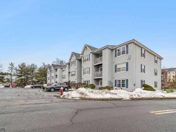 418 Stratford Pl, Bridgewater, NJ 08805