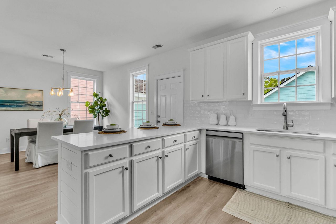 204 Hydrangea Street Photo 10