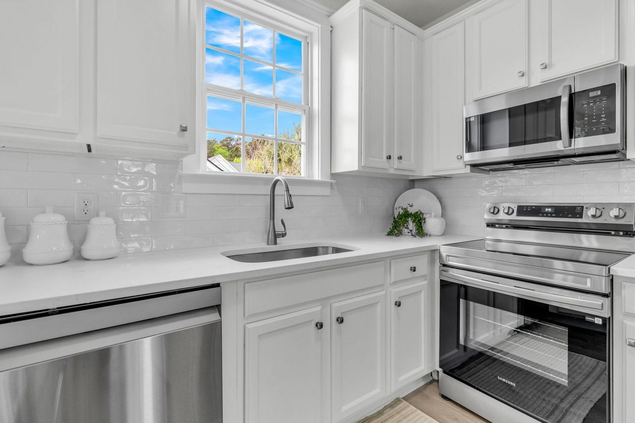 204 Hydrangea Street Photo 11