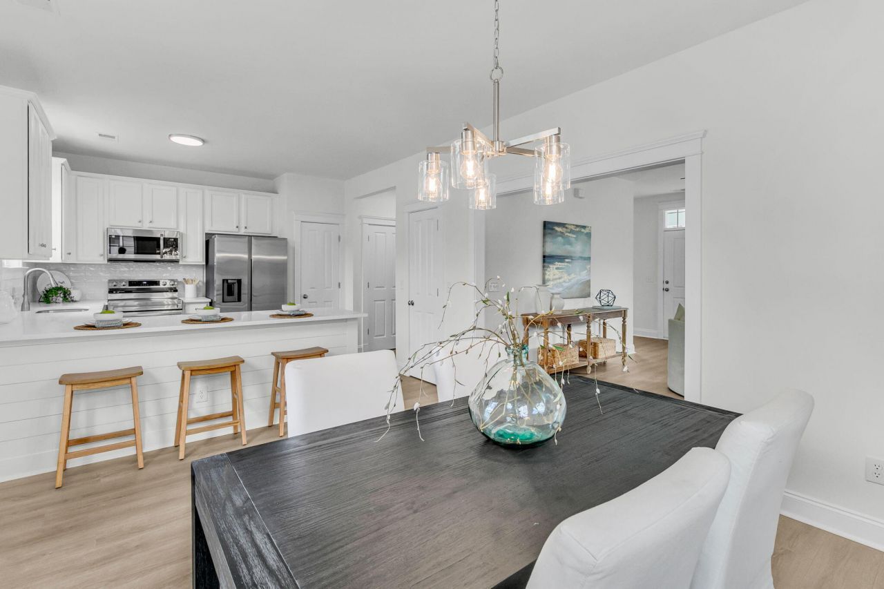 204 Hydrangea Street Photo 13