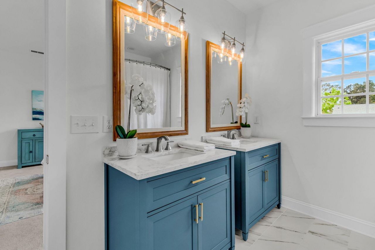 204 Hydrangea Street Photo 19