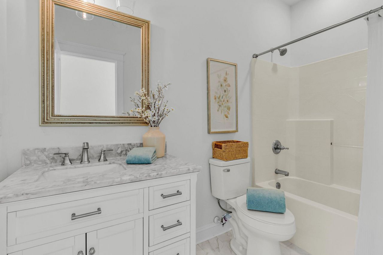 204 Hydrangea Street Photo 25