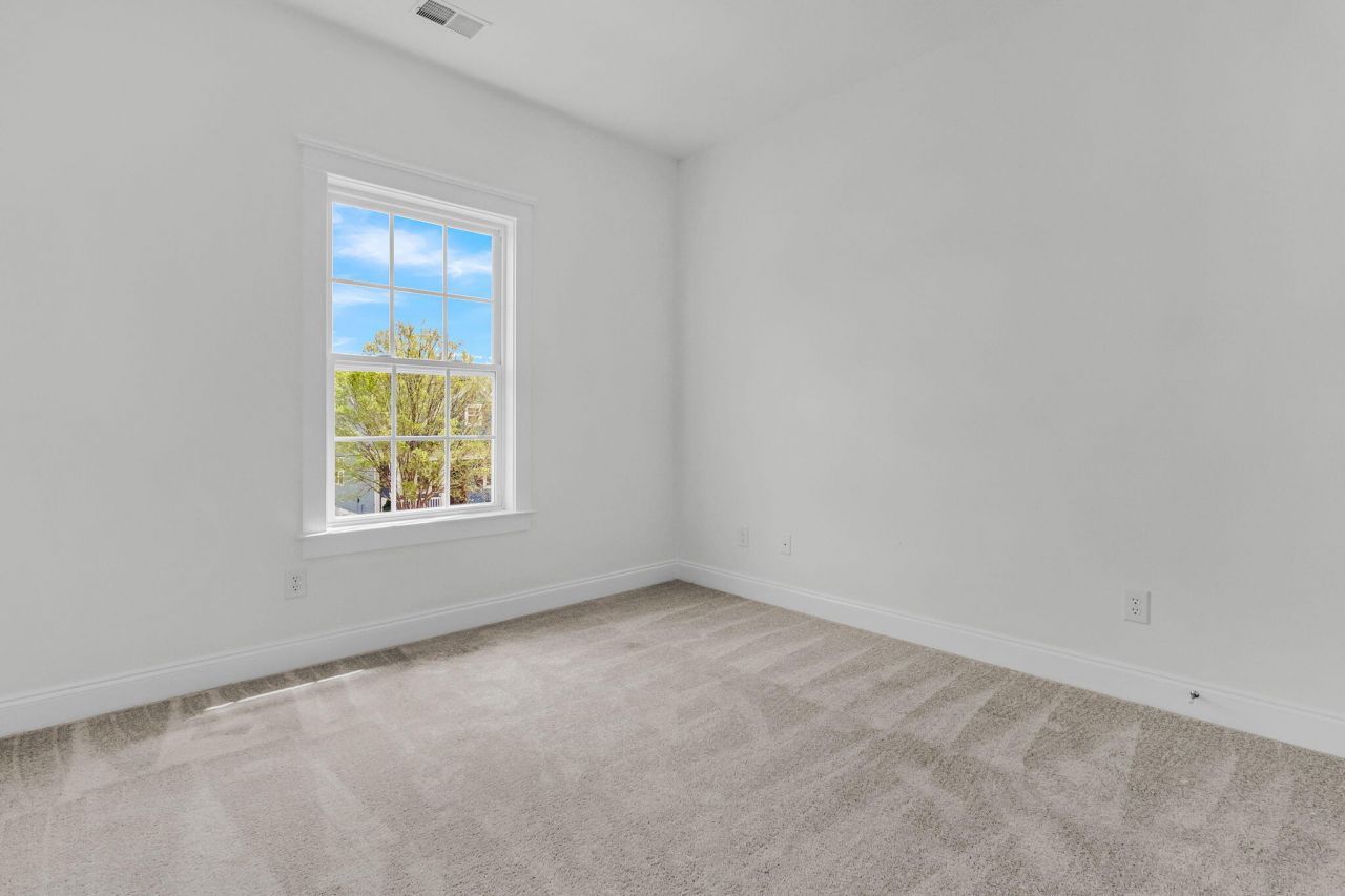 204 Hydrangea Street Photo 27