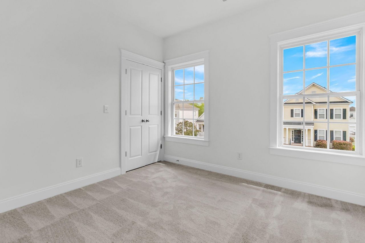 204 Hydrangea Street Photo 28