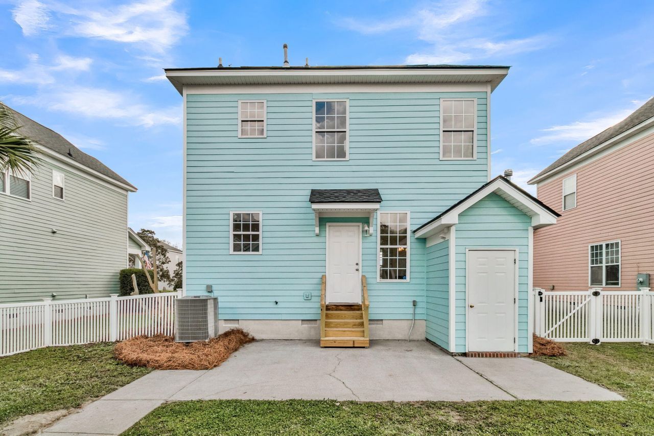 204 Hydrangea Street Photo 4