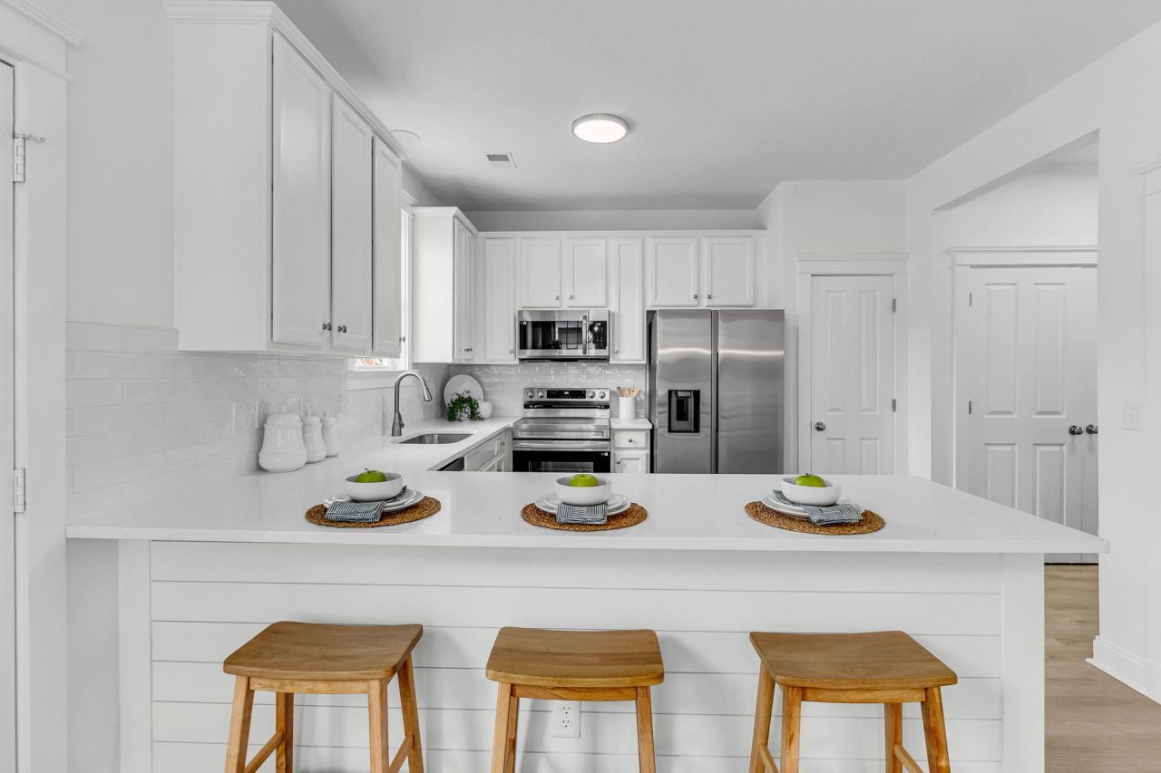 204 Hydrangea Street Photo 8