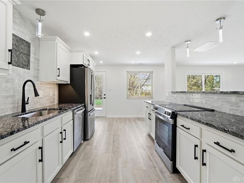 1039 Independence Drive, Kettering, OH 45429 Photo 10