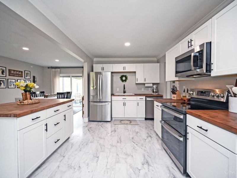 3228 Deborah Lane, Green Township, OH 45239 Photo 11