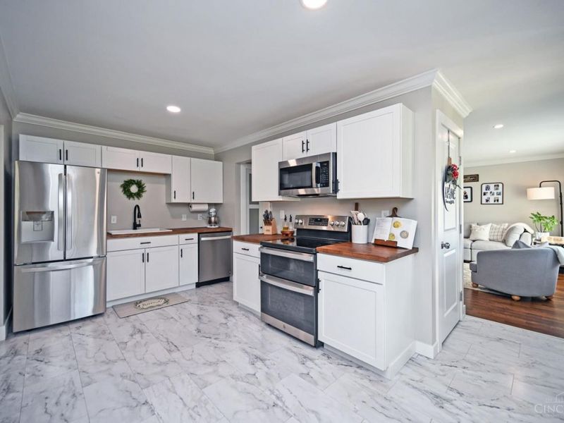 3228 Deborah Lane, Green Township, OH 45239 Photo 12