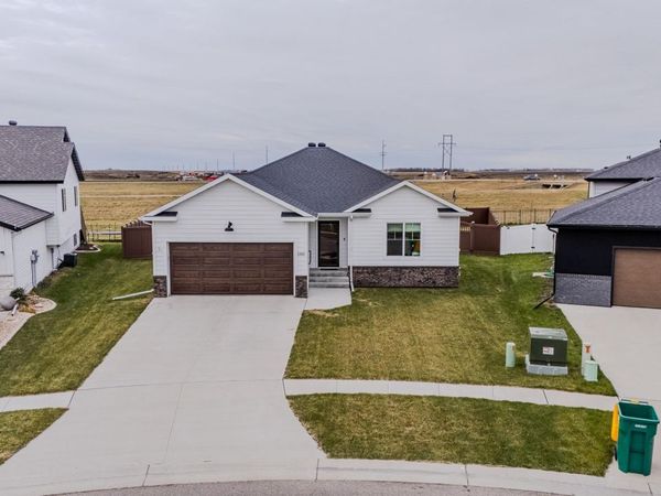 1142 Albert Court W, West Fargo, ND 58078