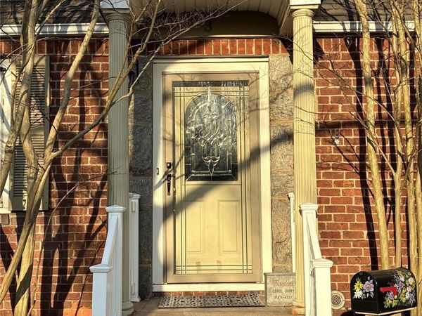 3 Chestnut Avenue , Floral Park, NY 11001