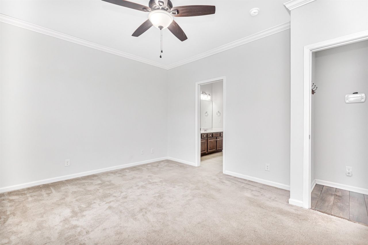 301 Castle Dr.  Photo 6