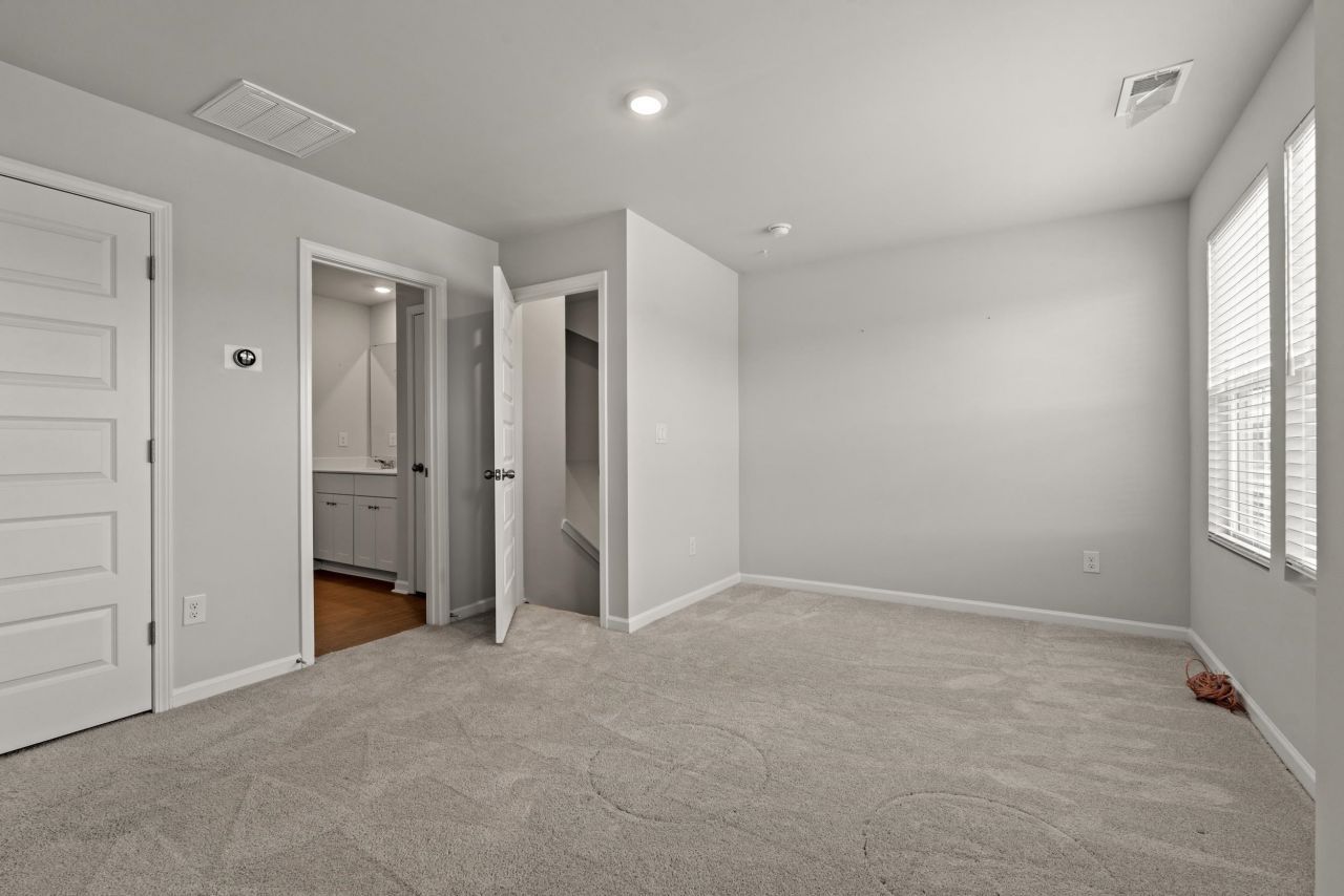 8037 Forest Edge Dr. Photo 22