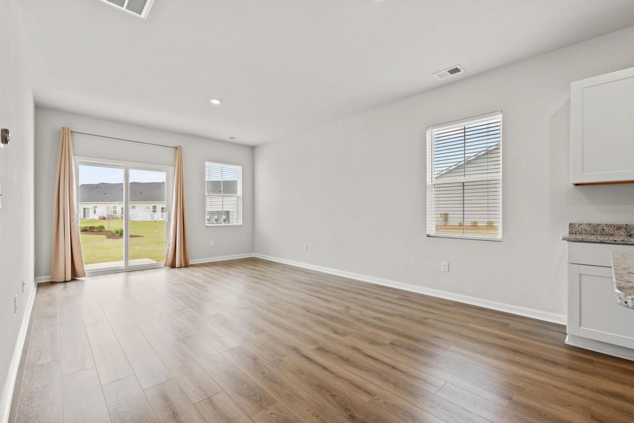 8037 Forest Edge Dr. Photo 4