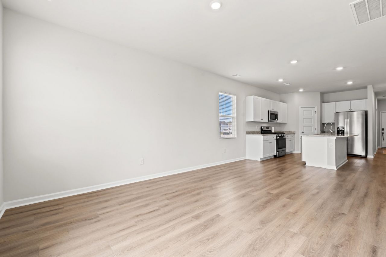 8037 Forest Edge Dr. Photo 5