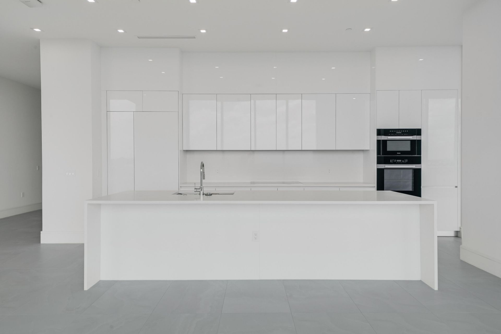 220 Lake Shore Drive, Unit 612, Lake Park, FL 33403 Photo