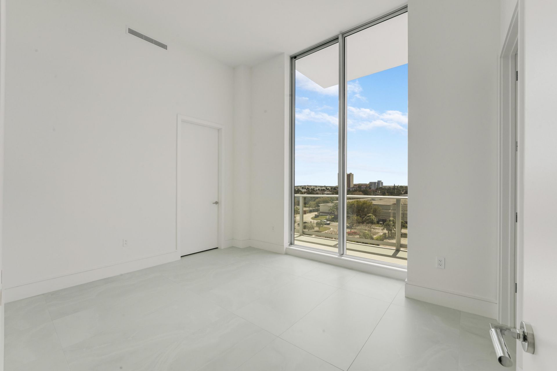 220 Lake Shore Drive, Unit 612, Lake Park, FL 33403 Photo