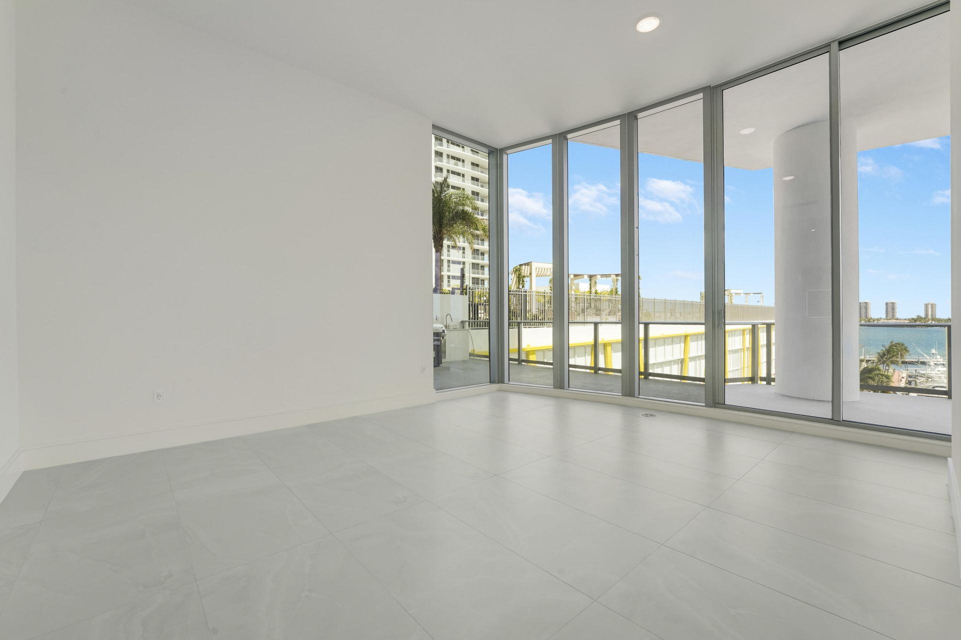 220 Lake Shore Drive, Unit 612, Lake Park, FL 33403 Photo
