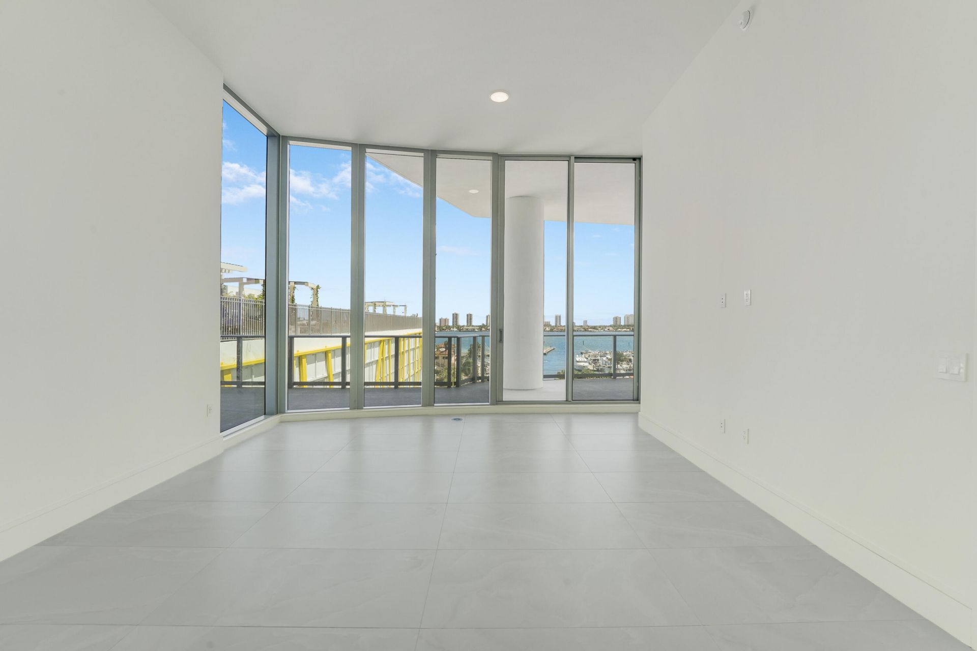 220 Lake Shore Drive, Unit 612, Lake Park, FL 33403 Photo