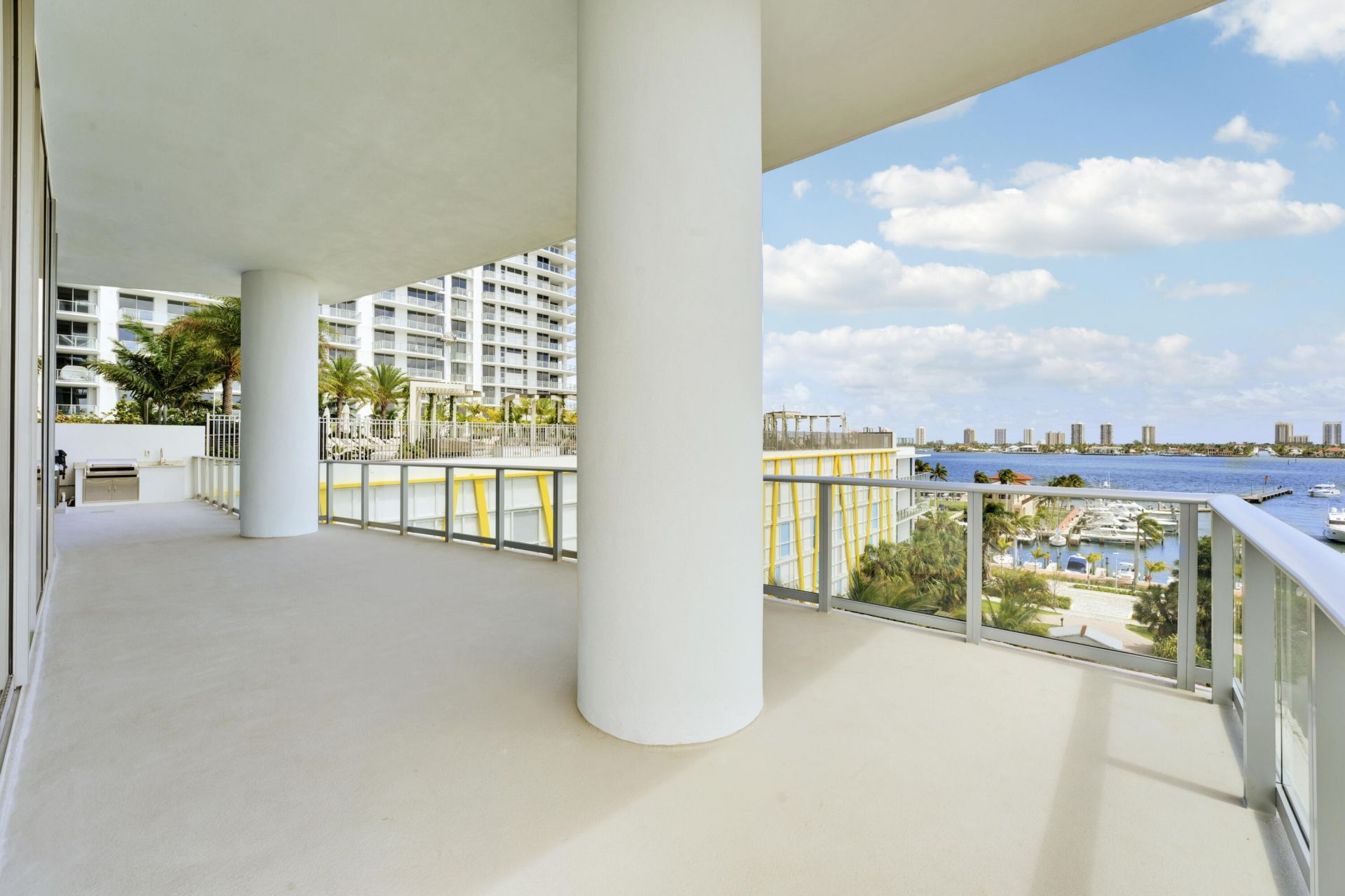 220 Lake Shore Drive, Unit 612, Lake Park, FL 33403 Photo