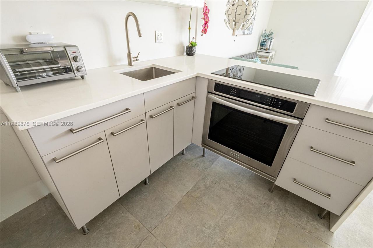 1035 West Ave, Unit PH02, Miami Beach, FL 33139 Photo