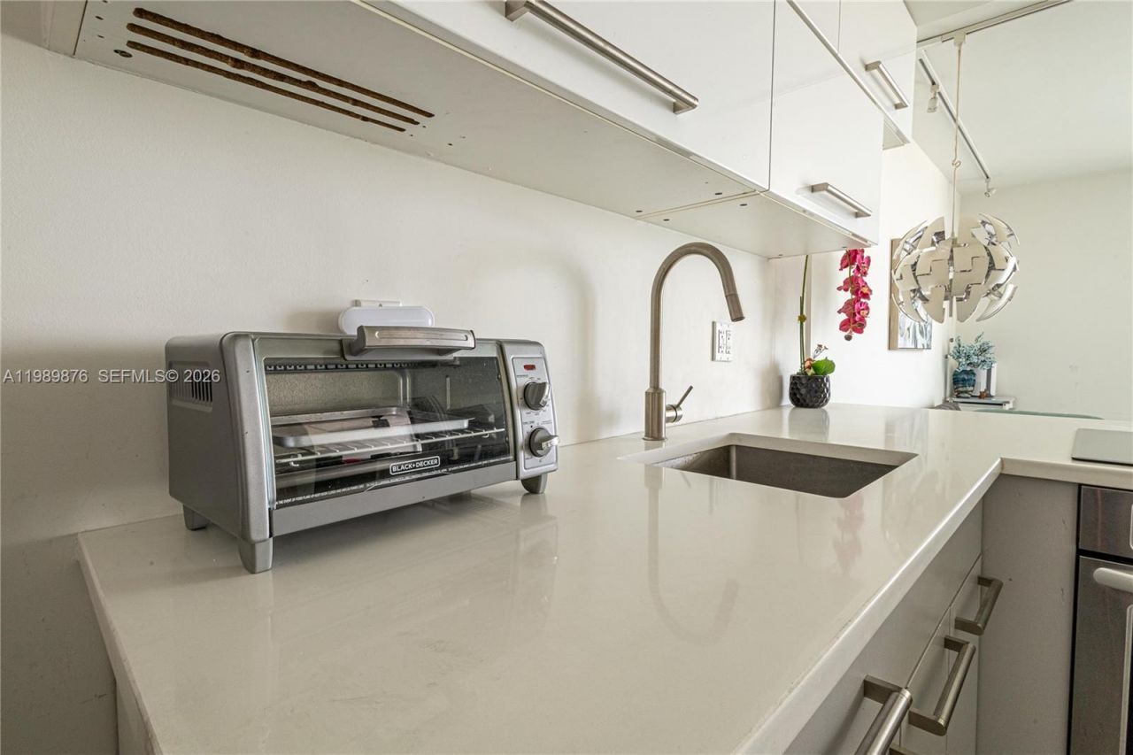 1035 West Ave, Unit PH02, Miami Beach, FL 33139 Photo