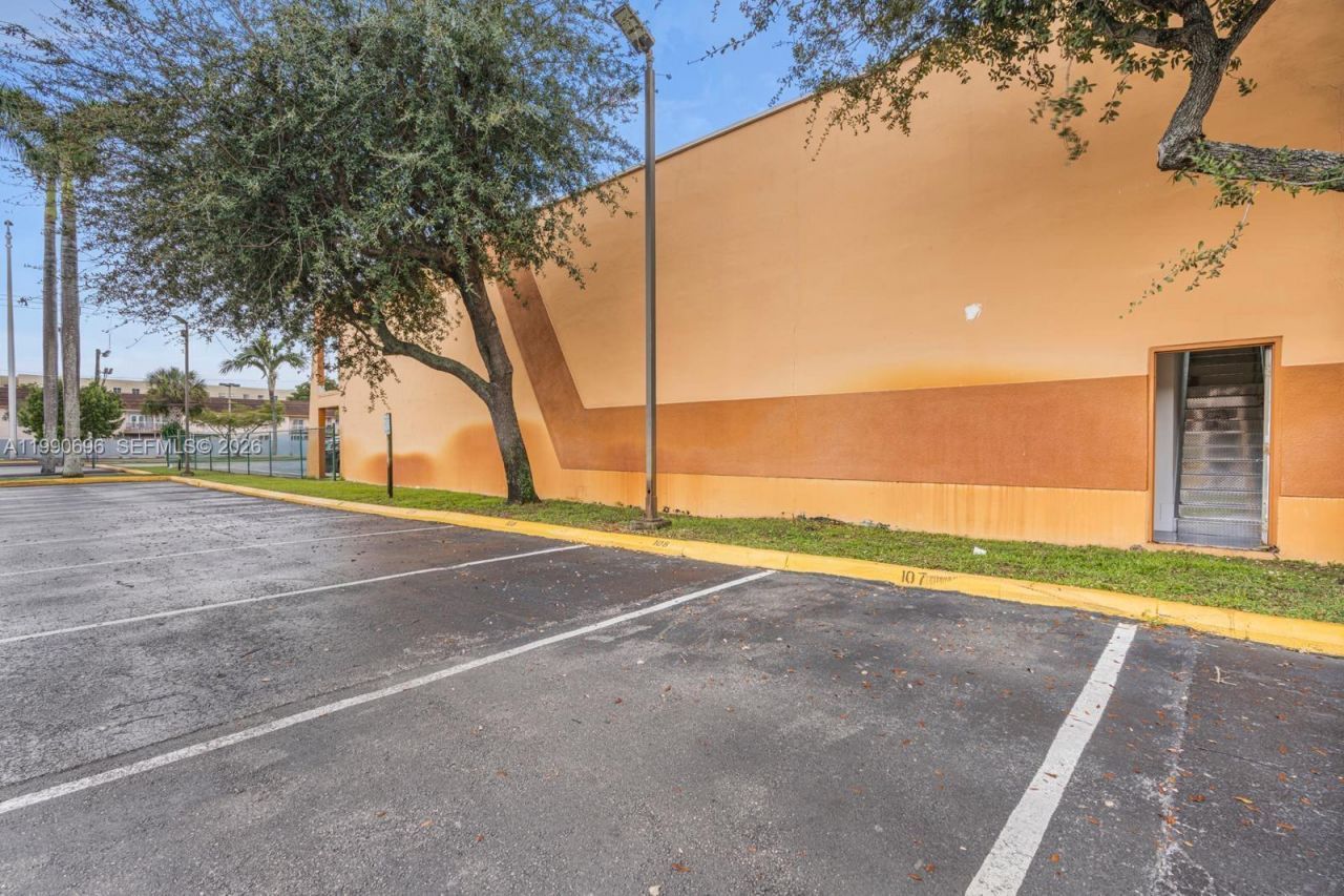 2075 W 76th St, Unit 1, Hialeah, FL 33016 Photo