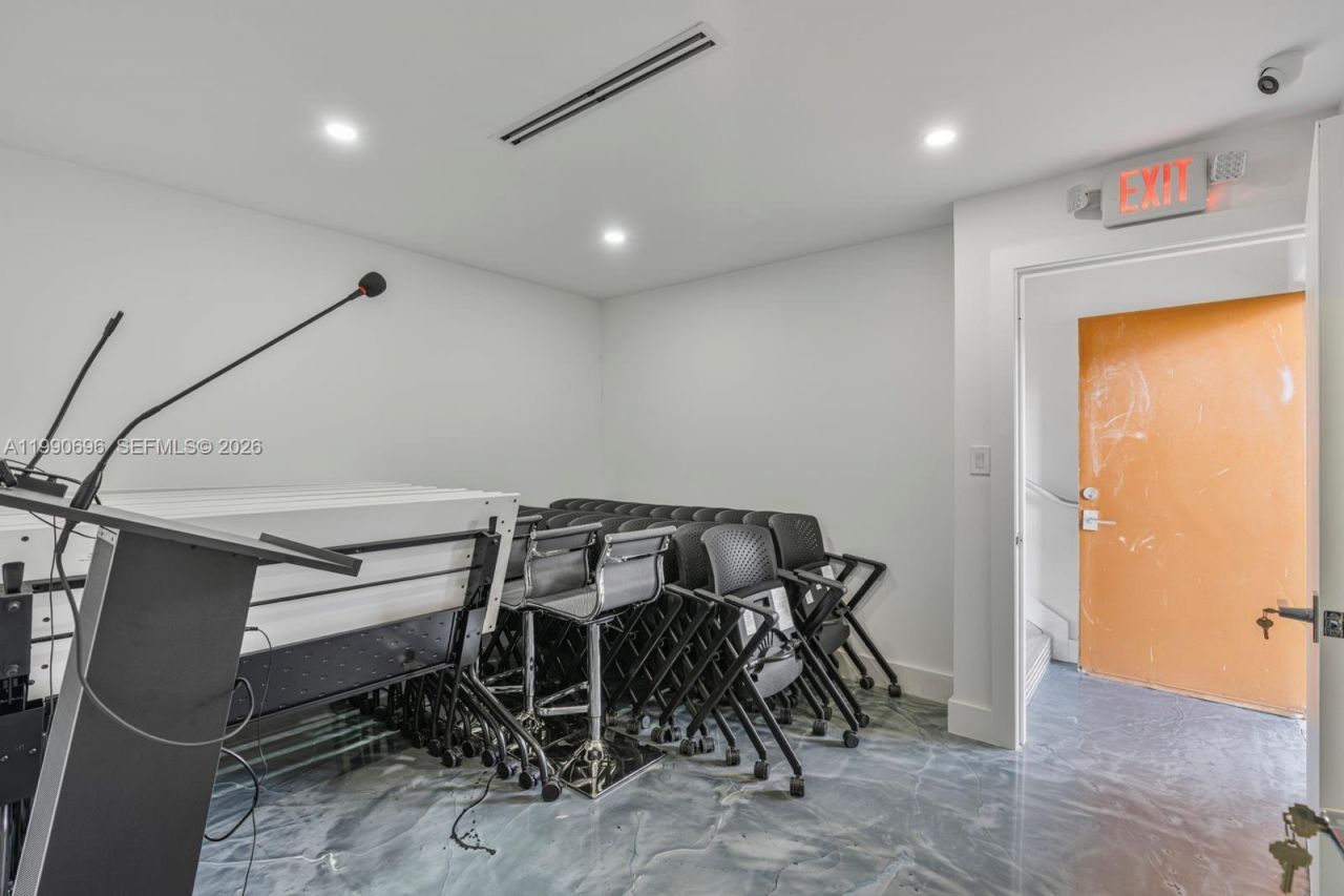 2075 W 76th St, Unit 1, Hialeah, FL 33016 Photo