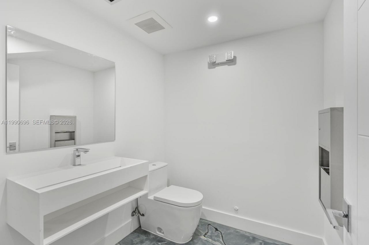 2075 W 76th St, Unit 1, Hialeah, FL 33016 Photo
