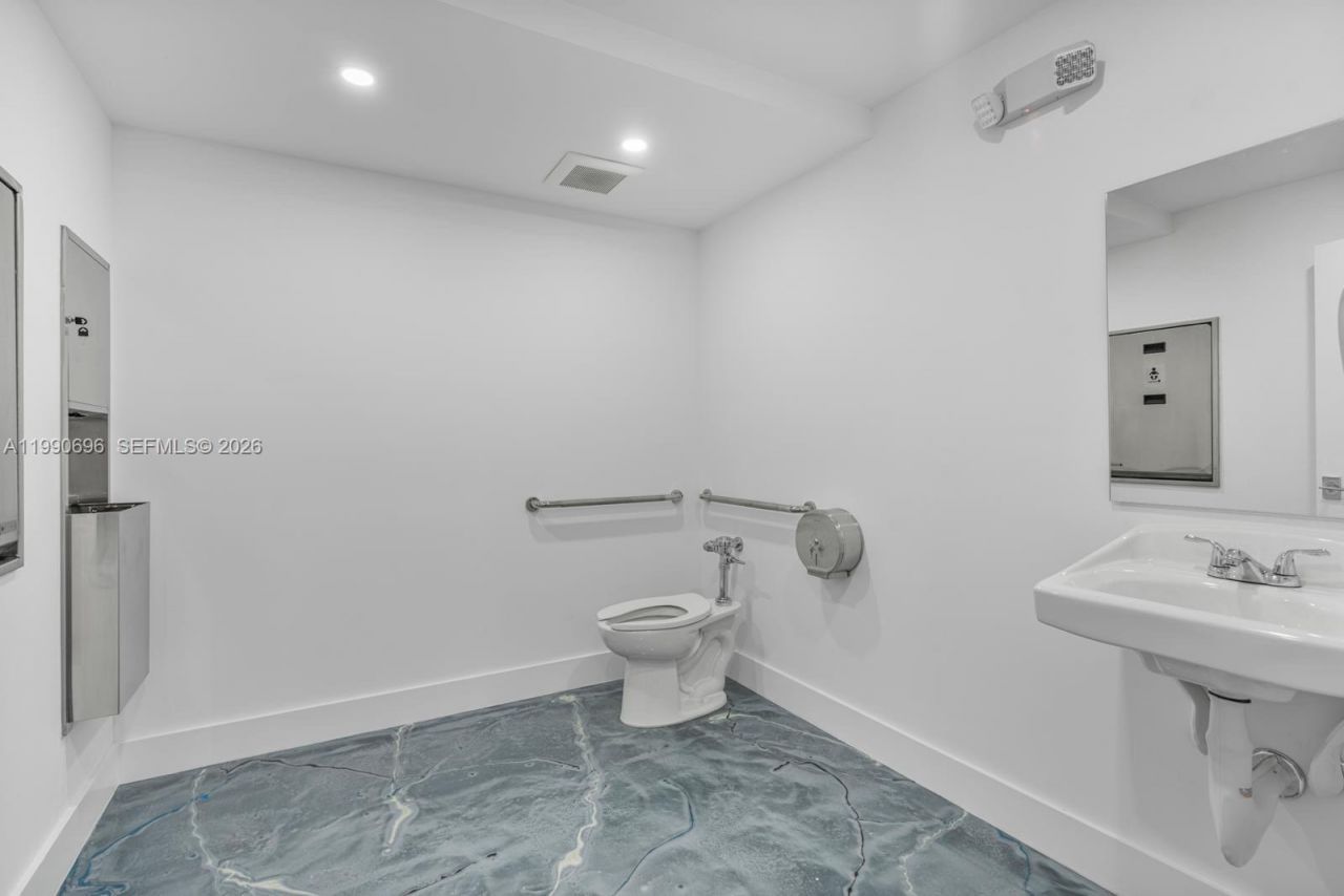 2075 W 76th St, Unit 1, Hialeah, FL 33016 Photo