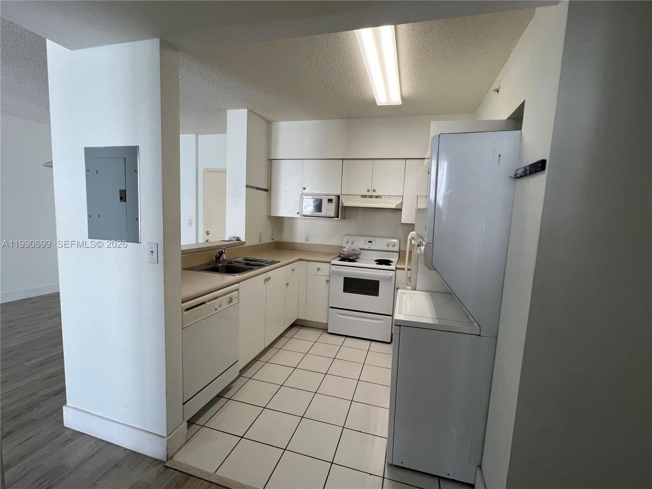 5091 NW 7th St, Unit 1010, Miami, FL 33126 Photo