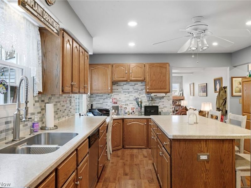 6094 Emerald Street, North Ridgeville, OH 44039 Photo 8