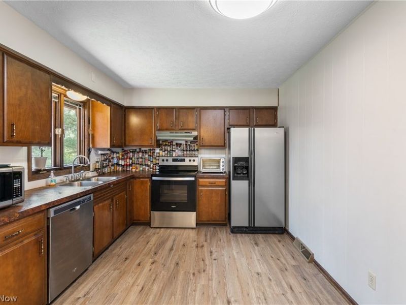 3586 Leafland Street NW, Uniontown, OH 44685 Photo 10