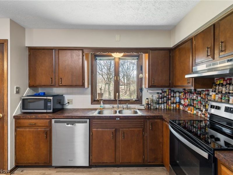 3586 Leafland Street NW, Uniontown, OH 44685 Photo 12