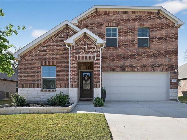 210 Briarwood Lane, Lake Dallas, TX 75065