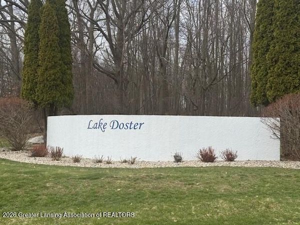 412 Midlakes Boulevard, Plainwell, MI 49080