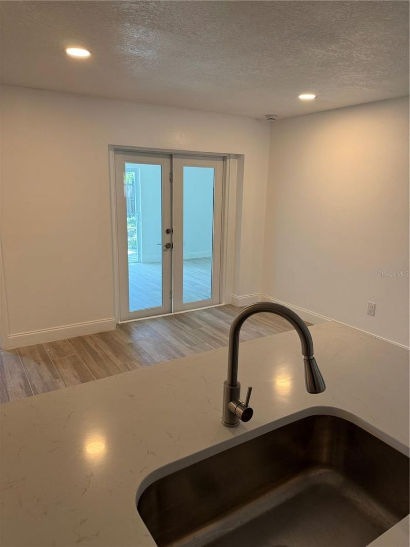 8201 Riverside Drive Ne, Saint Petersburg, FL 33702 Photo