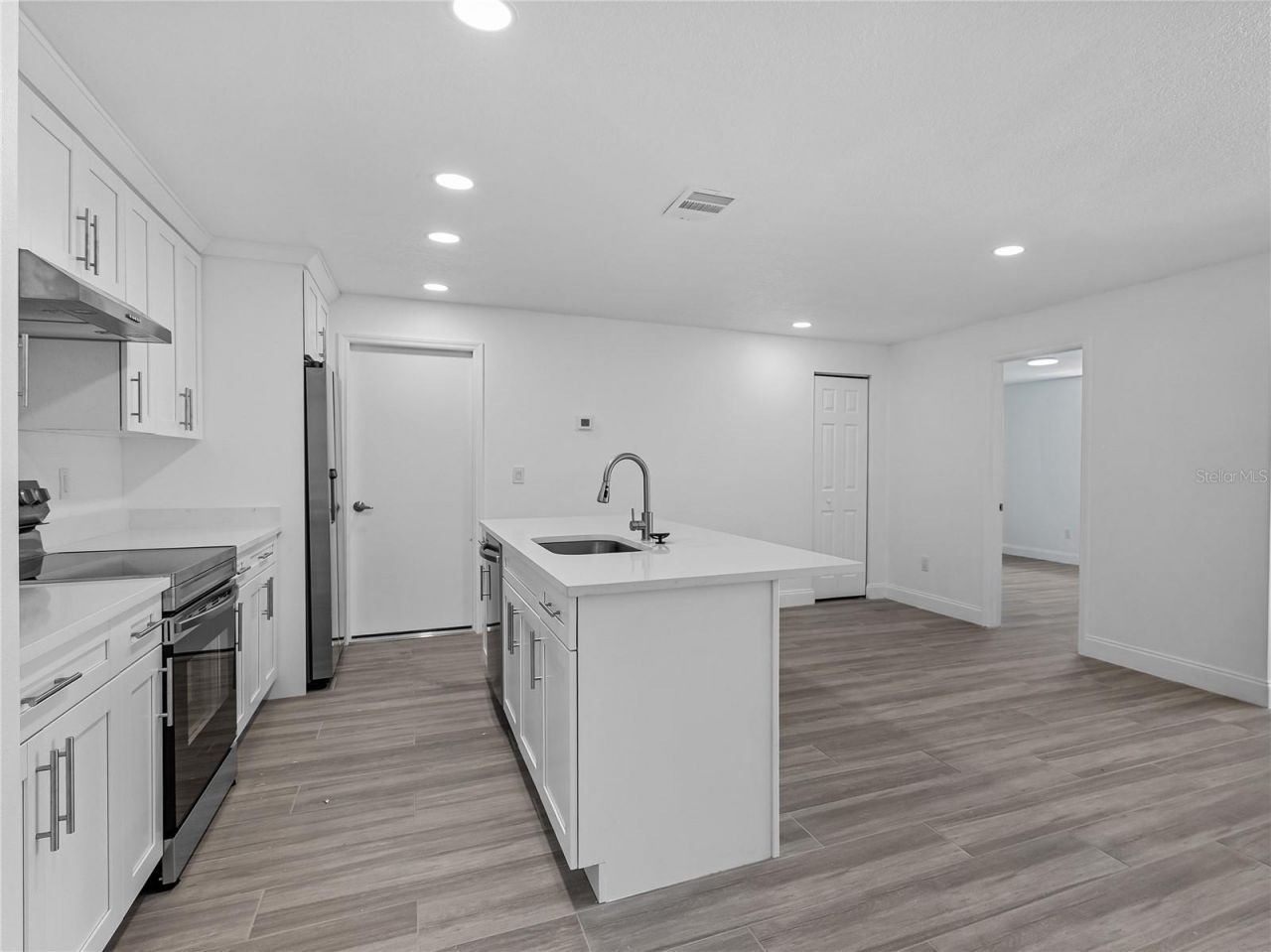 8201 Riverside Drive Ne, Saint Petersburg, FL 33702 Photo