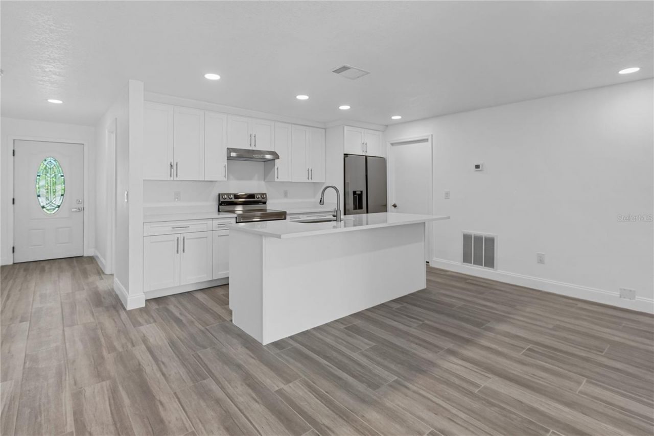 8201 Riverside Drive Ne, Saint Petersburg, FL 33702 Photo