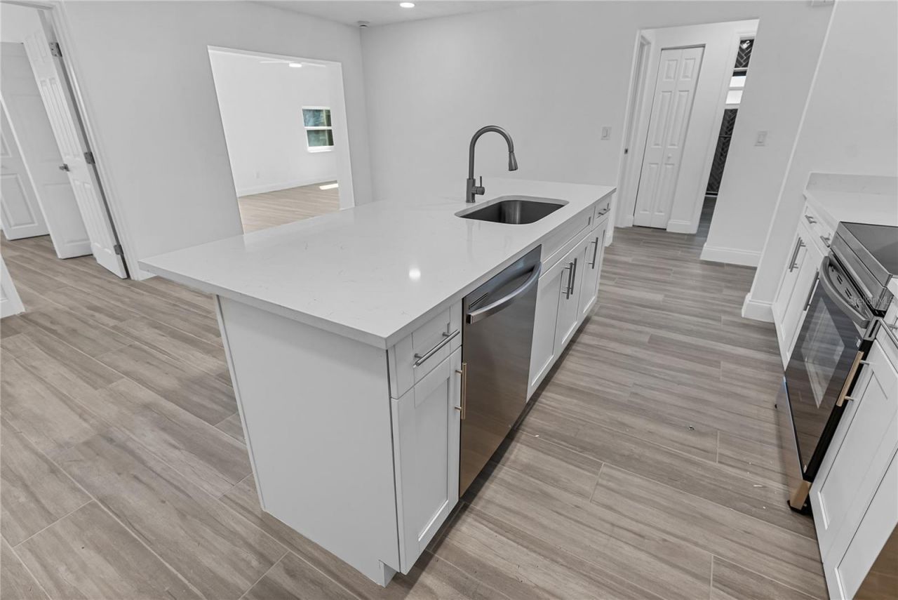 8201 Riverside Drive Ne, Saint Petersburg, FL 33702 Photo