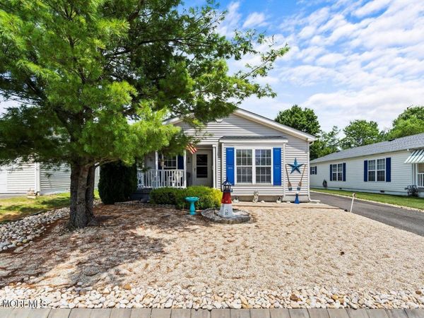 36 Fort Lee Drive, Manahawkin, NJ 08050
