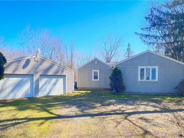 6382 County Line Rd Road, Ontario, NY 14519