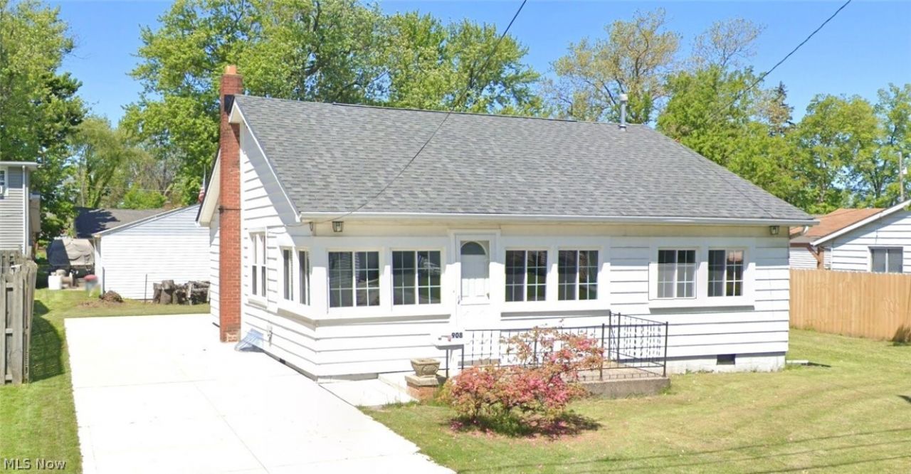 908 Peach Boulevard, Willoughby, OH 44094 Main Photo