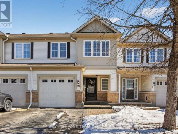 19 Goldthorpe Private, Ottawa, ON K2J5L6