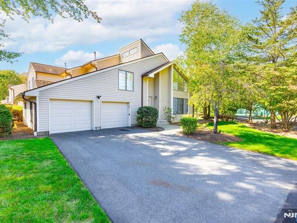 1 Bentley Drive 3, Unit 3, FRANKLIN LAKES, NJ 07417