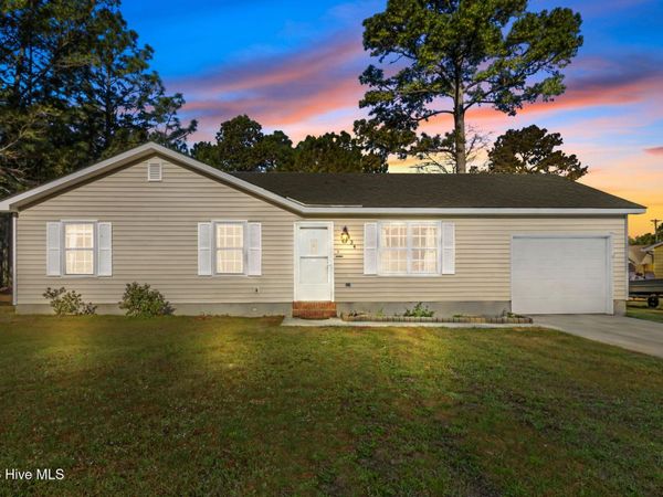 434 Oregon Trail, Hubert, NC 28539