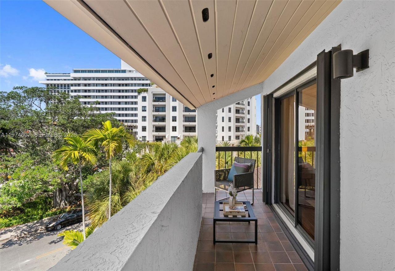 2600 Cardena St, Unit PH4, Coral Gables, FL 33134 Photo